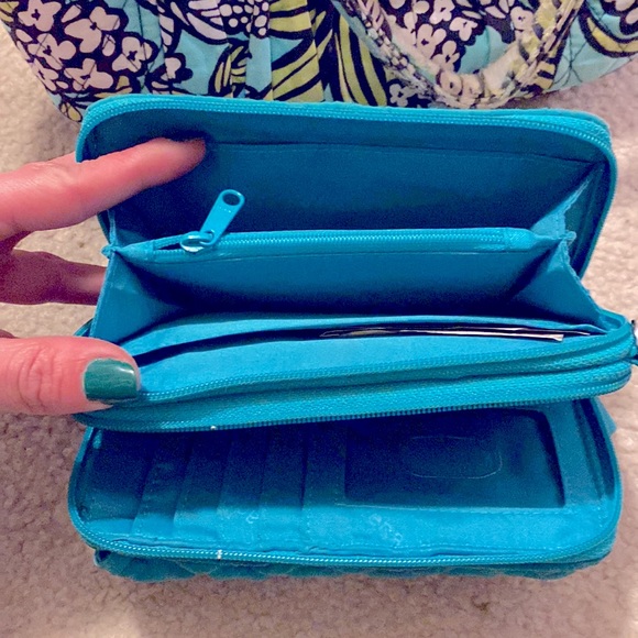 Vera Bradley large wallet - Picture 3 of 4